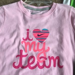 ⬇️⬇️New Nike girls t shirt ( large)